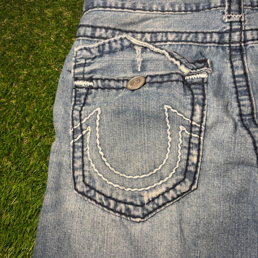 True Religion Mens Distressed Denim Shorts Light Wash Big T Stitch Blue Size 36 - Picture 13 of 15